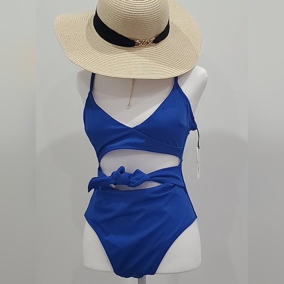 Sold NWT Shade & Shore Swimsuit - Picture 6 of 9